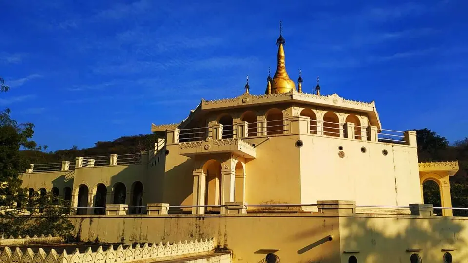 Dhamma Thalī